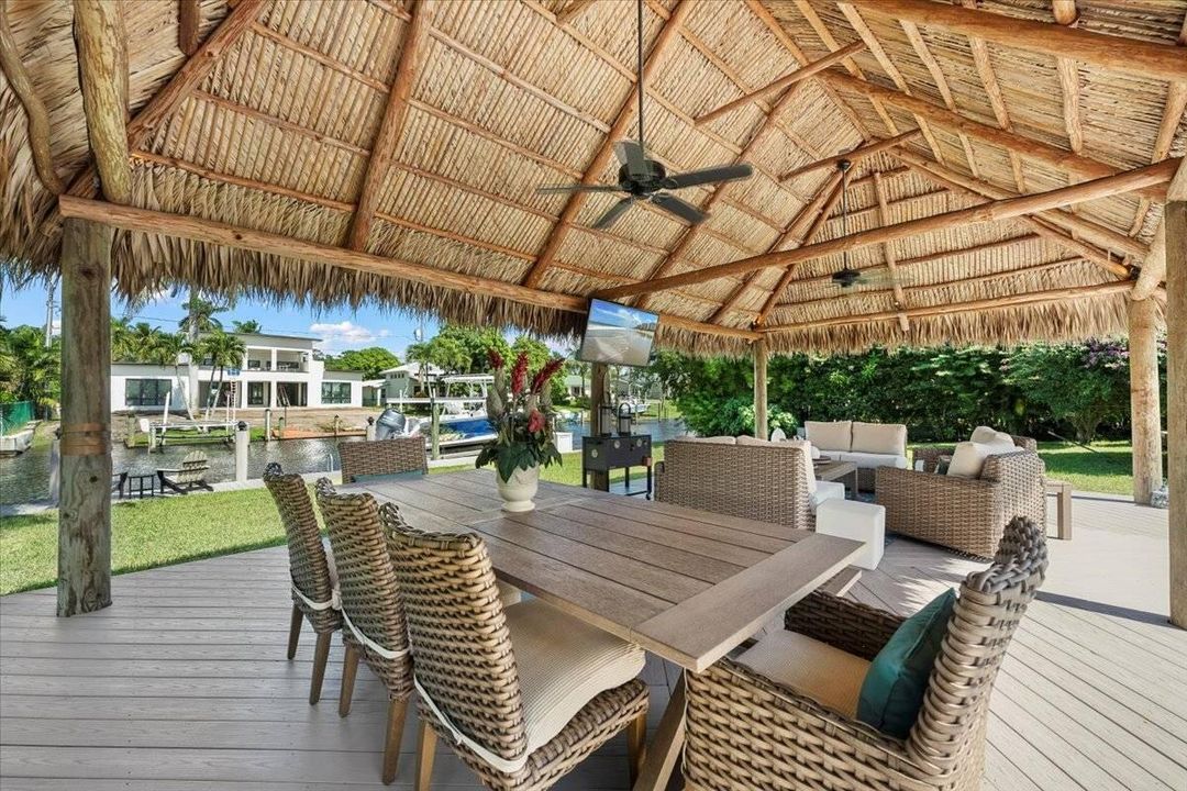 Под контрактом: $1,599,000 (3 спален, 2 ванн, 2194 Квадратных фут)