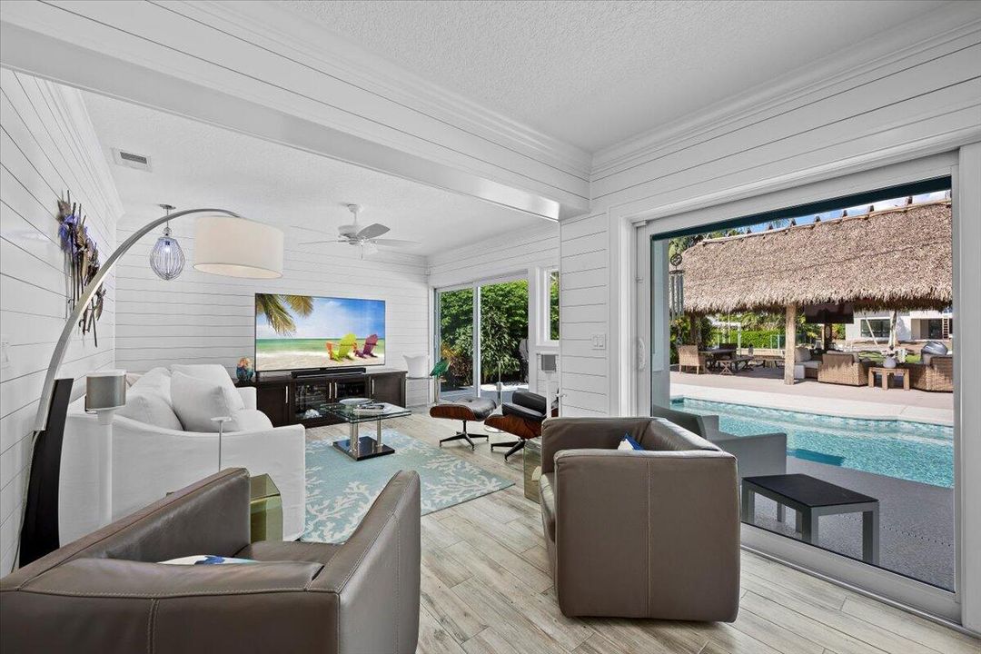 Под контрактом: $1,599,000 (3 спален, 2 ванн, 2194 Квадратных фут)