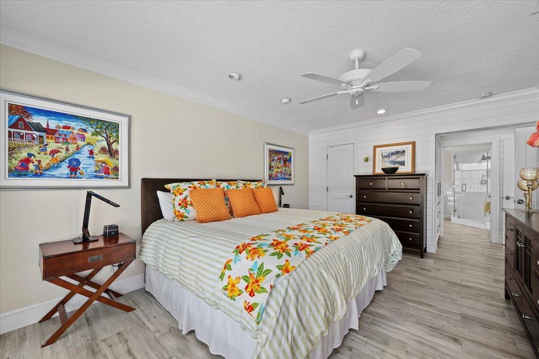 Под контрактом: $1,599,000 (3 спален, 2 ванн, 2194 Квадратных фут)