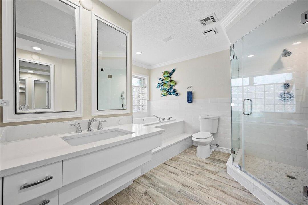 Под контрактом: $1,599,000 (3 спален, 2 ванн, 2194 Квадратных фут)