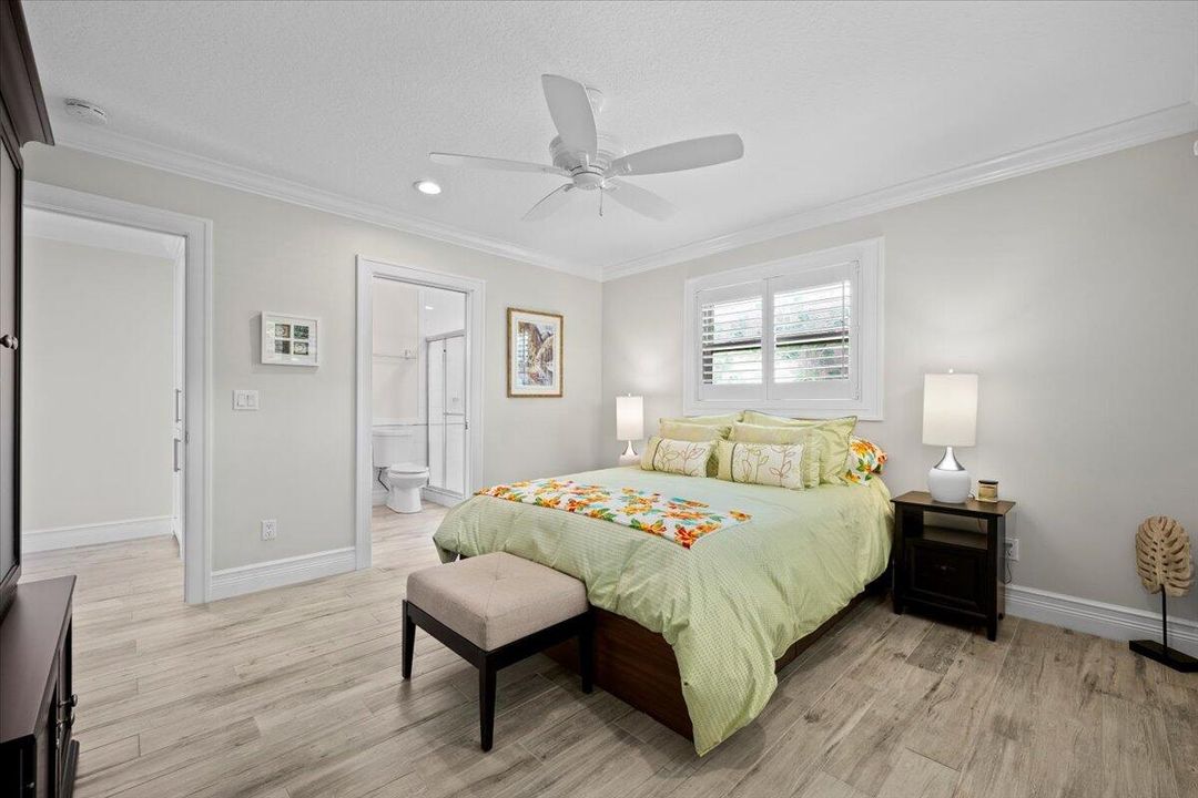 Под контрактом: $1,599,000 (3 спален, 2 ванн, 2194 Квадратных фут)