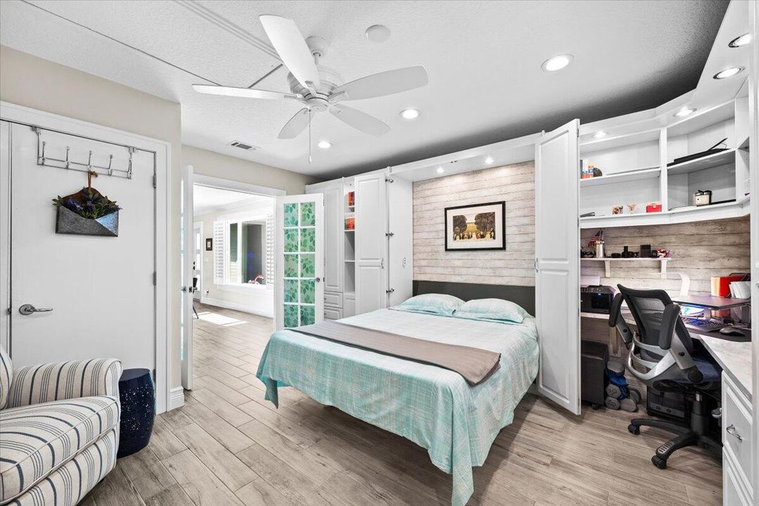 Под контрактом: $1,599,000 (3 спален, 2 ванн, 2194 Квадратных фут)