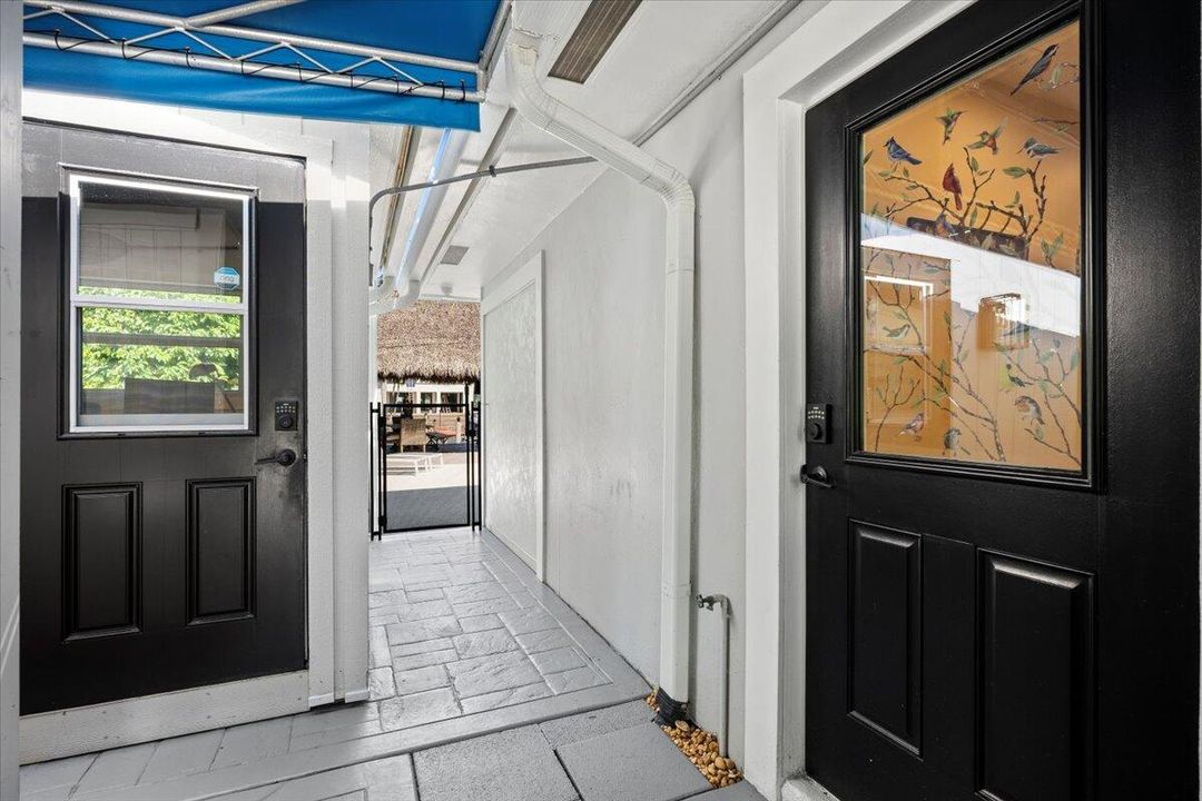 Под контрактом: $1,599,000 (3 спален, 2 ванн, 2194 Квадратных фут)