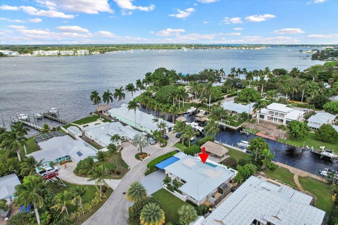 Под контрактом: $1,599,000 (3 спален, 2 ванн, 2194 Квадратных фут)