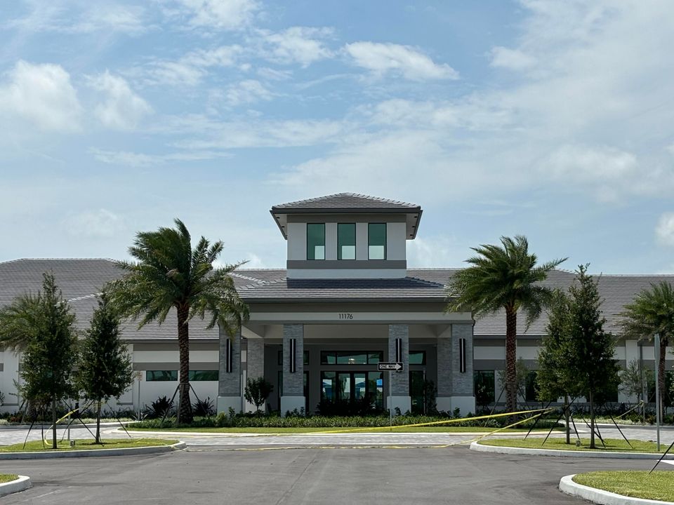 合同活跃: $495,000 (2 贝兹, 2 浴室, 1761 平方英尺)