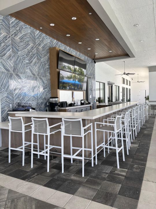 合同活跃: $495,000 (2 贝兹, 2 浴室, 1761 平方英尺)