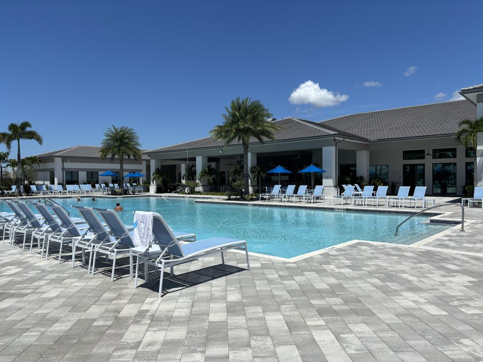 合同活跃: $495,000 (2 贝兹, 2 浴室, 1761 平方英尺)