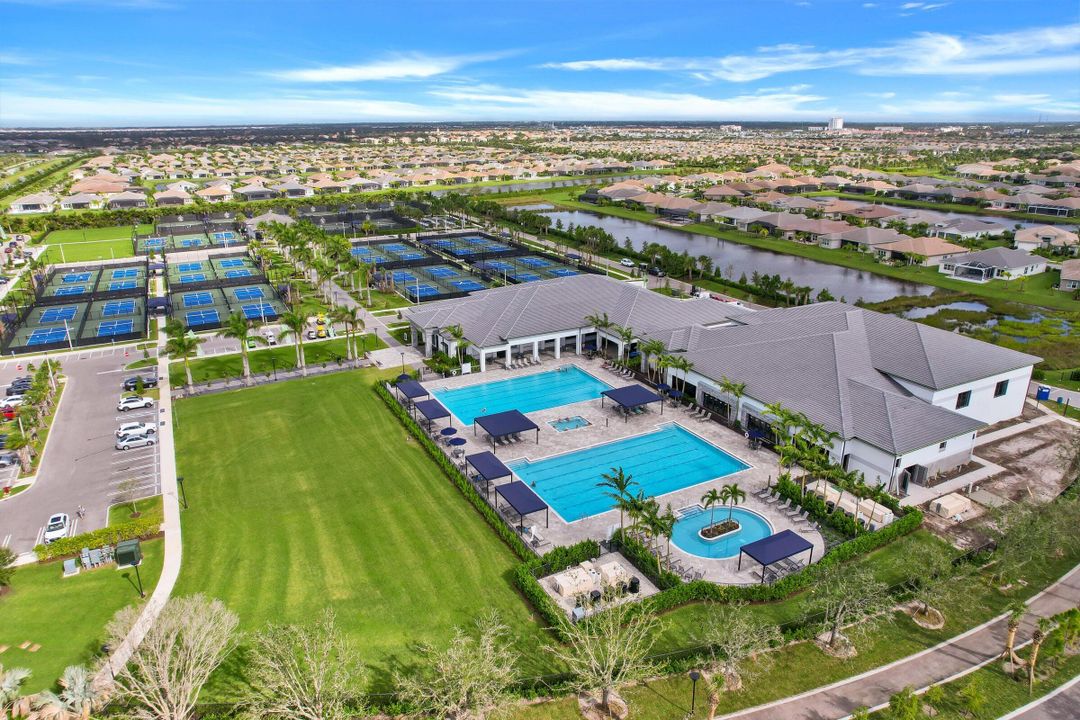 合同活跃: $495,000 (2 贝兹, 2 浴室, 1761 平方英尺)