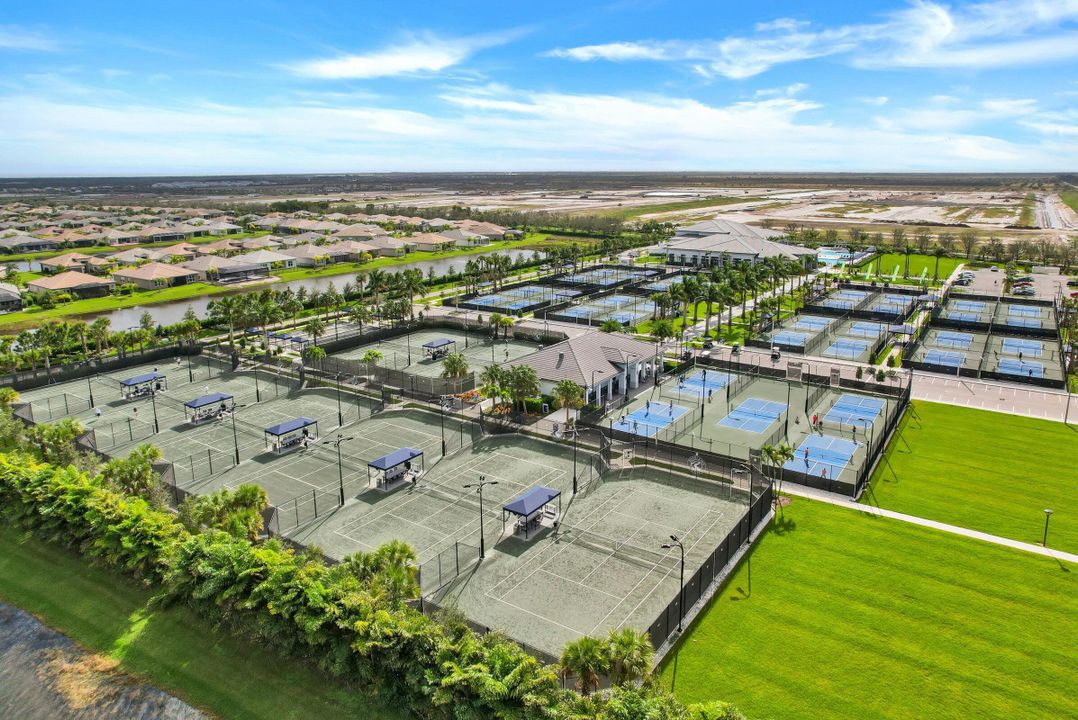 合同活跃: $495,000 (2 贝兹, 2 浴室, 1761 平方英尺)