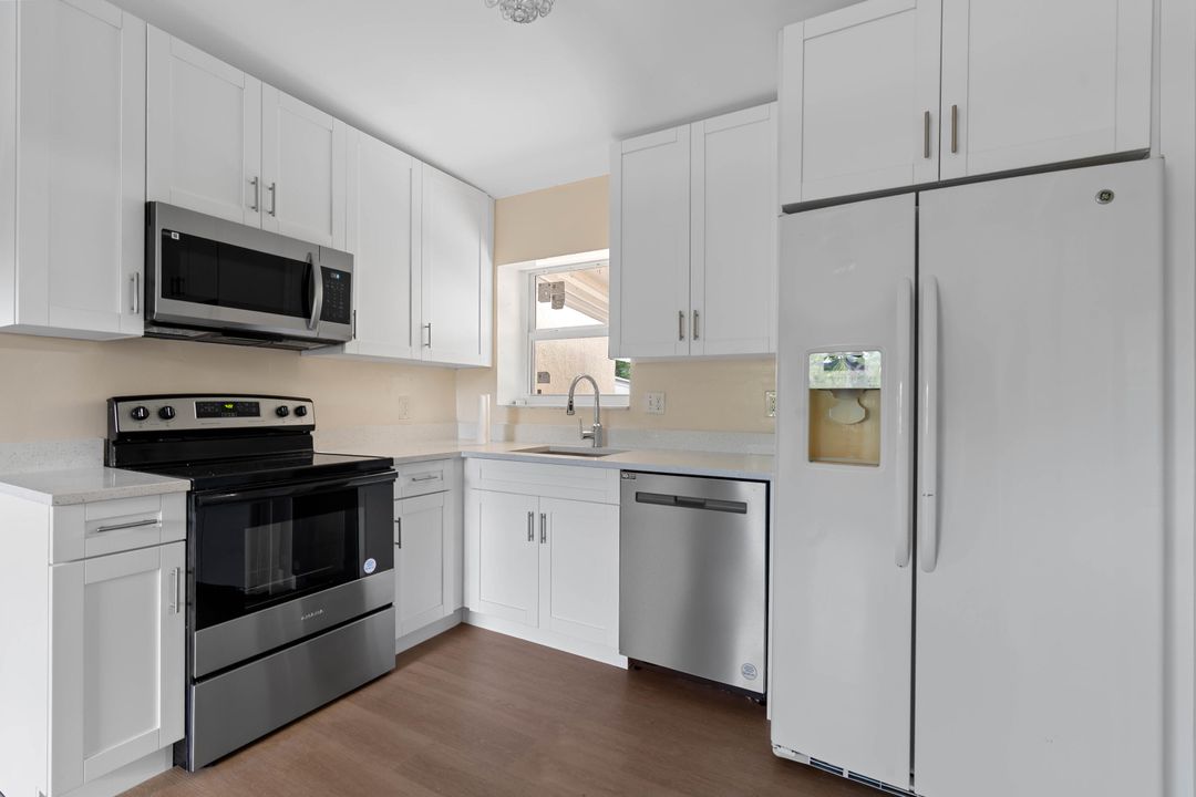 For Sale: $400,000 (2 beds, 1 baths, 1126 Square Feet)
