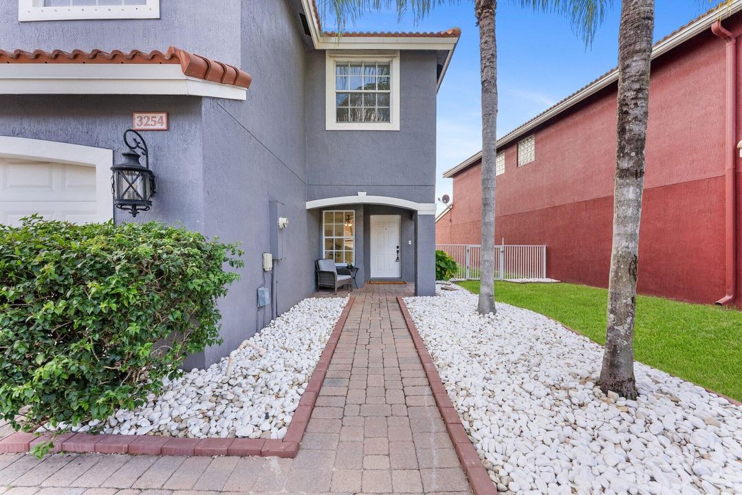 Active With Contract: $559,000 (4 beds, 2 baths, 2208 Square Feet)