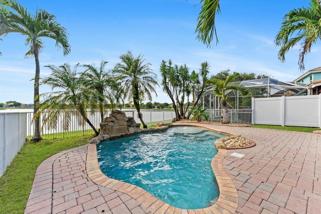 Active With Contract: $559,000 (4 beds, 2 baths, 2208 Square Feet)