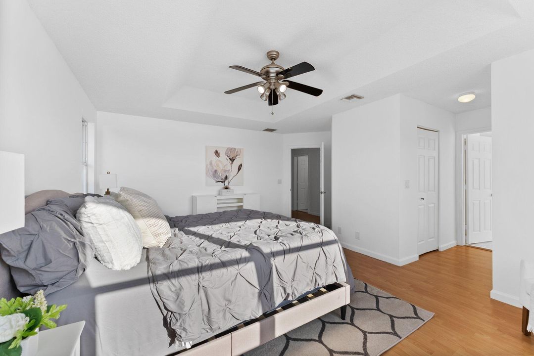 Active With Contract: $559,000 (4 beds, 2 baths, 2208 Square Feet)