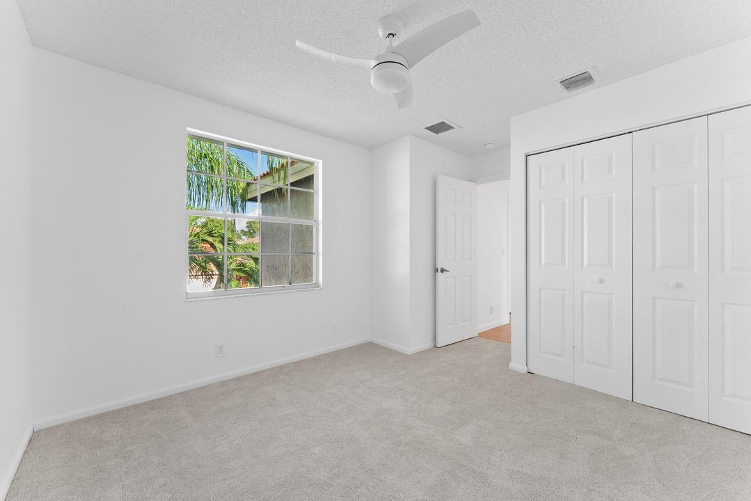 Active With Contract: $559,000 (4 beds, 2 baths, 2208 Square Feet)