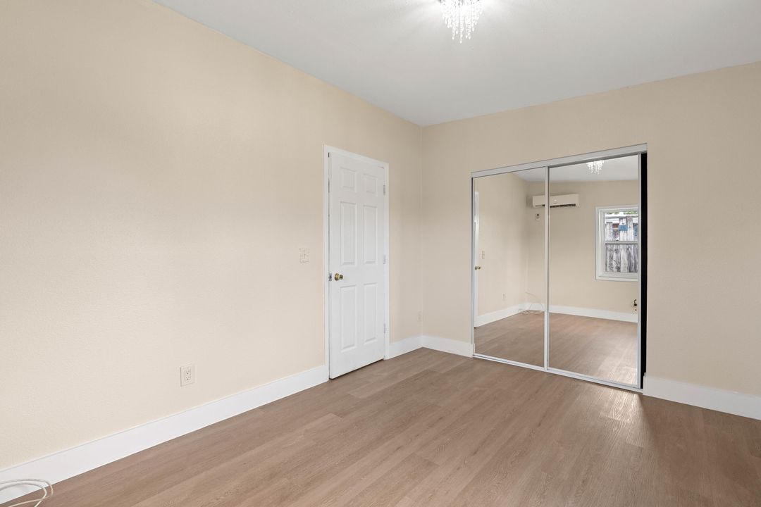 For Sale: $400,000 (2 beds, 1 baths, 1126 Square Feet)