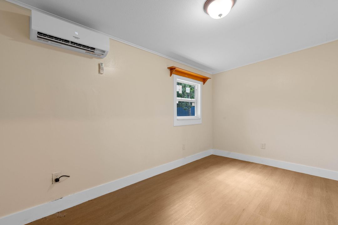 For Sale: $400,000 (2 beds, 1 baths, 1126 Square Feet)