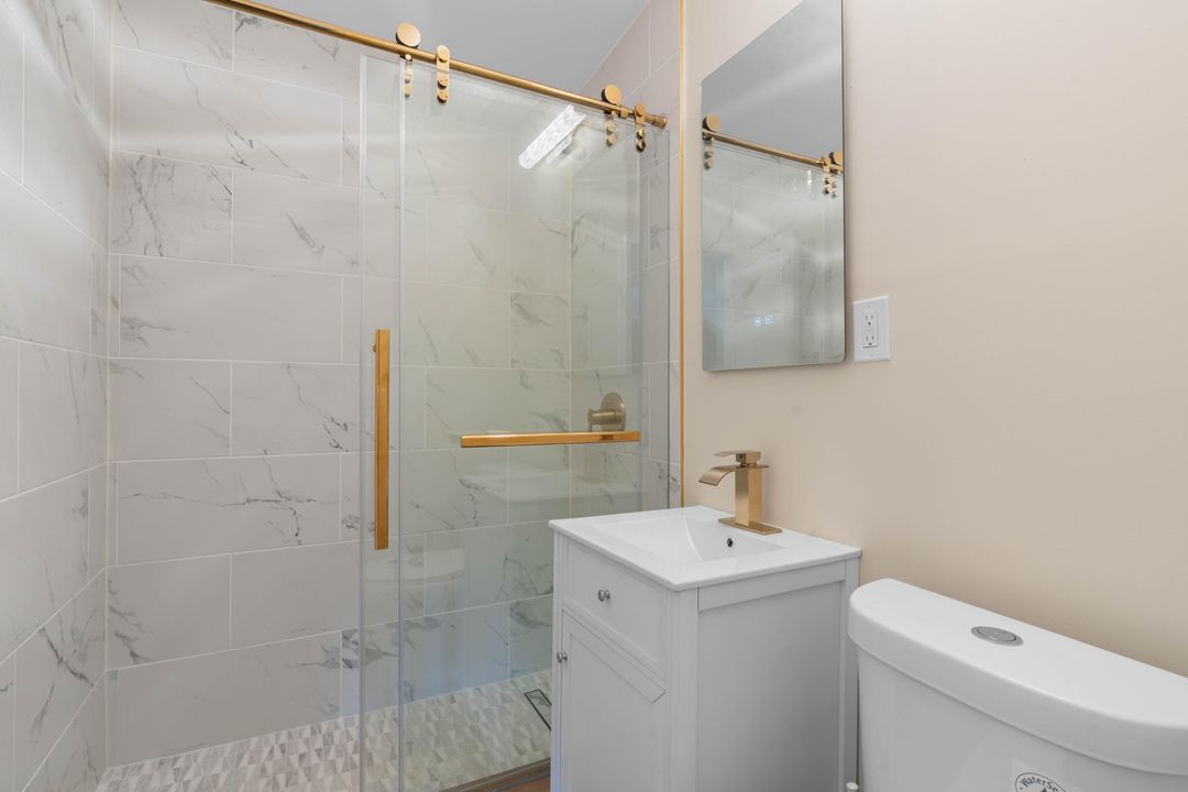 For Sale: $400,000 (2 beds, 1 baths, 1126 Square Feet)