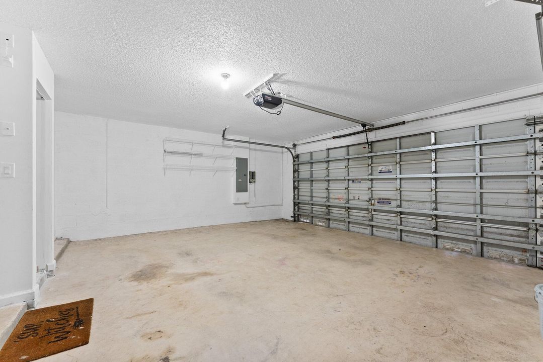 Active With Contract: $559,000 (4 beds, 2 baths, 2208 Square Feet)