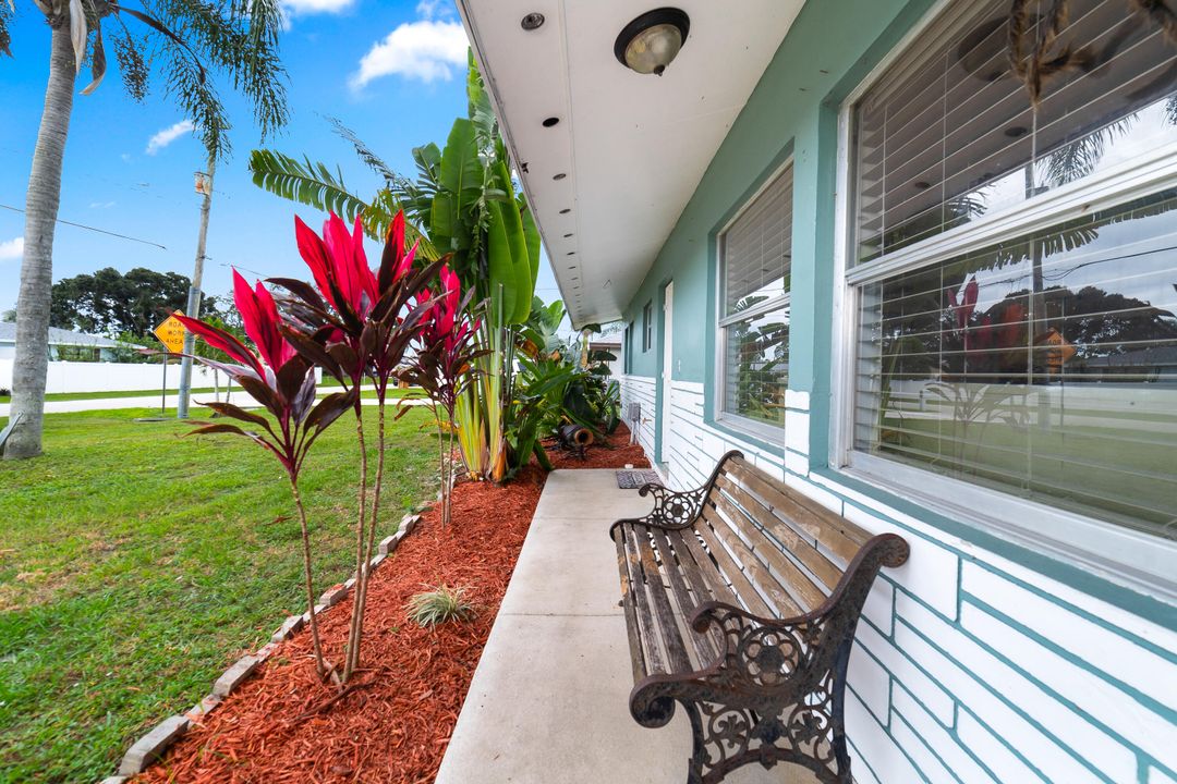 For Sale: $309,999 (2 beds, 2 baths, 1218 Square Feet)