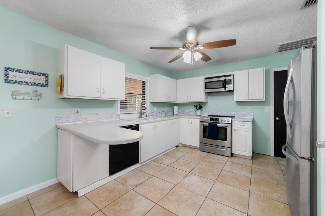 For Sale: $309,999 (2 beds, 2 baths, 1218 Square Feet)