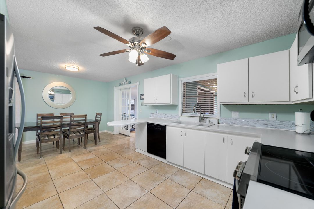 For Sale: $309,999 (2 beds, 2 baths, 1218 Square Feet)