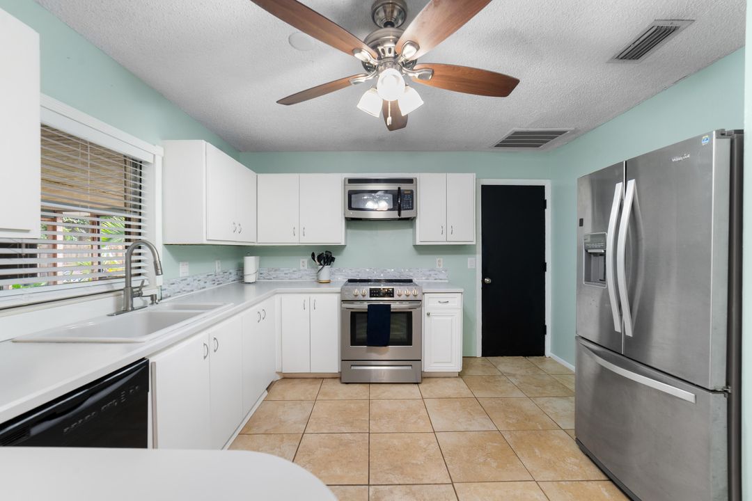 For Sale: $309,999 (2 beds, 2 baths, 1218 Square Feet)