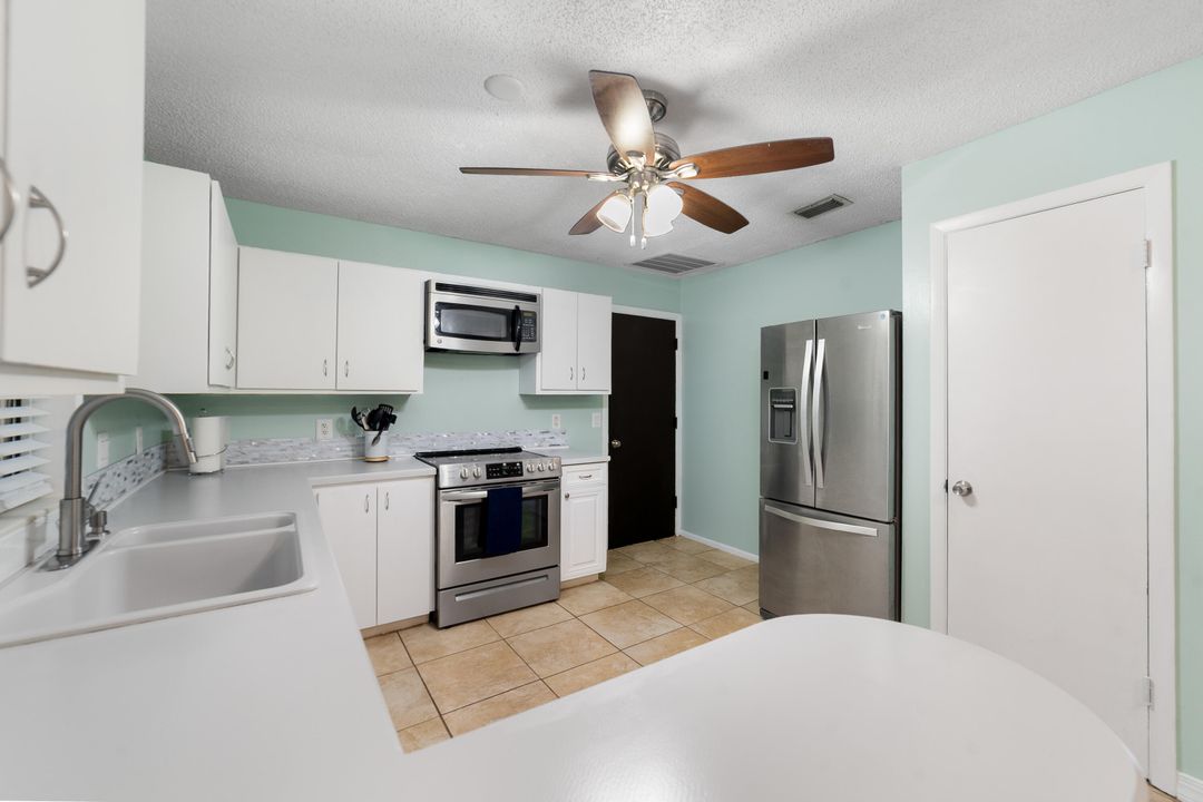 For Sale: $309,999 (2 beds, 2 baths, 1218 Square Feet)