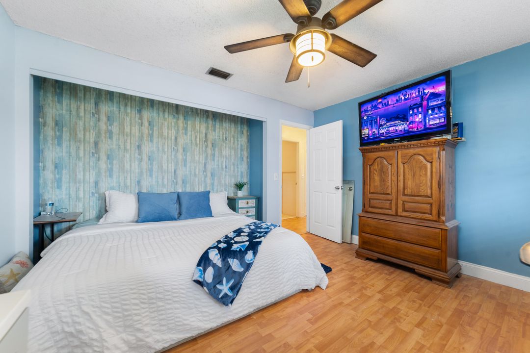 For Sale: $309,999 (2 beds, 2 baths, 1218 Square Feet)