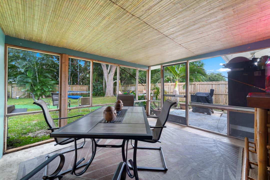 For Sale: $309,999 (2 beds, 2 baths, 1218 Square Feet)