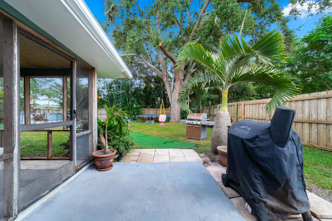 For Sale: $309,999 (2 beds, 2 baths, 1218 Square Feet)