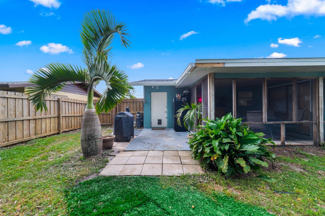 For Sale: $309,999 (2 beds, 2 baths, 1218 Square Feet)