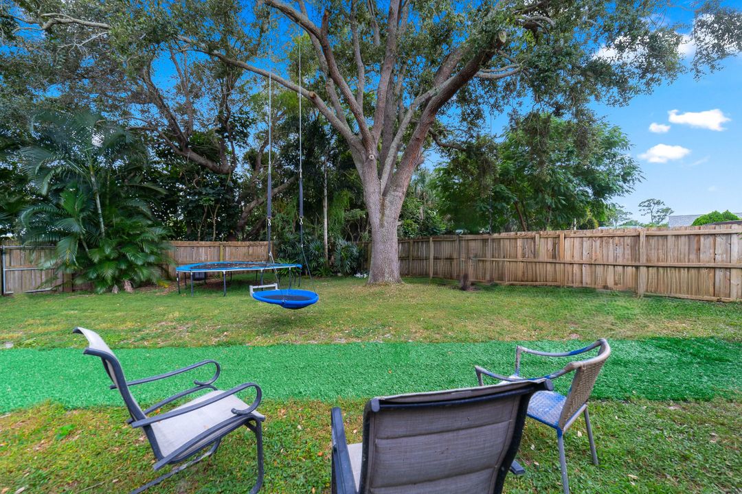 For Sale: $309,999 (2 beds, 2 baths, 1218 Square Feet)