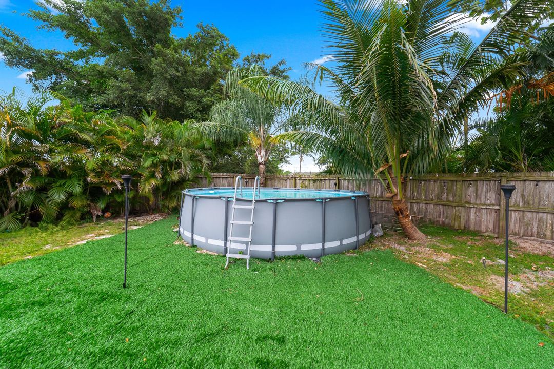 For Sale: $309,999 (2 beds, 2 baths, 1218 Square Feet)