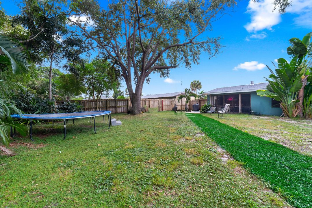 For Sale: $309,999 (2 beds, 2 baths, 1218 Square Feet)