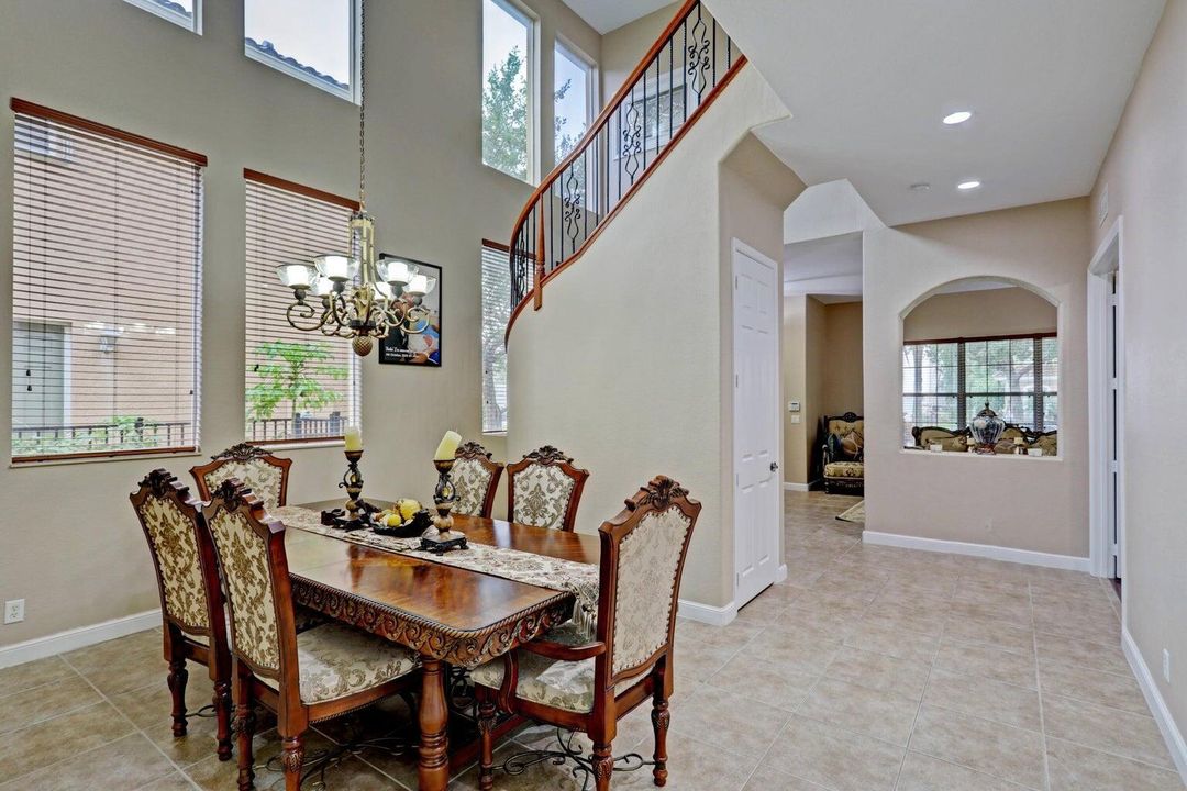 待售: $795,000 (5 贝兹, 3 浴室, 3200 平方英尺)