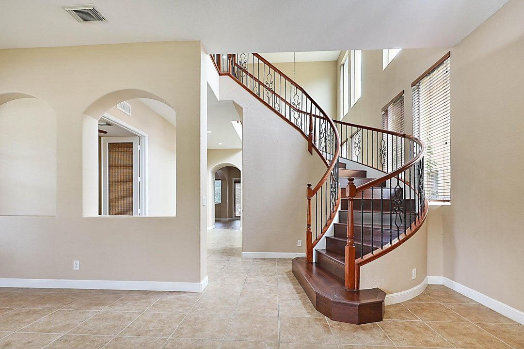 待售: $795,000 (5 贝兹, 3 浴室, 3200 平方英尺)