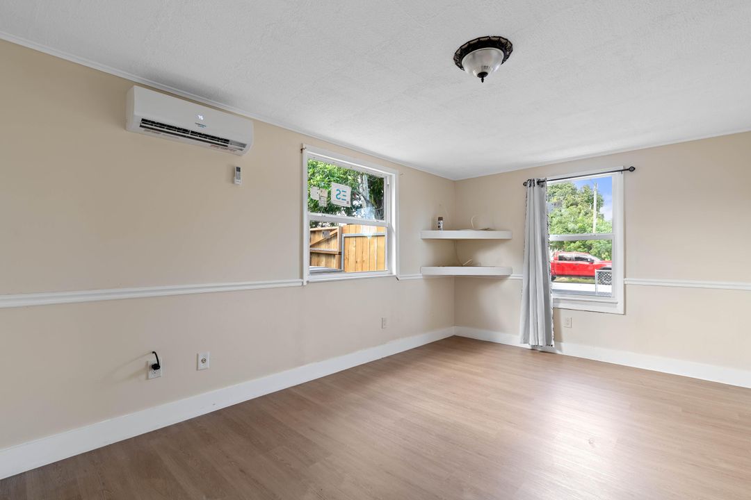 For Sale: $400,000 (2 beds, 1 baths, 1126 Square Feet)