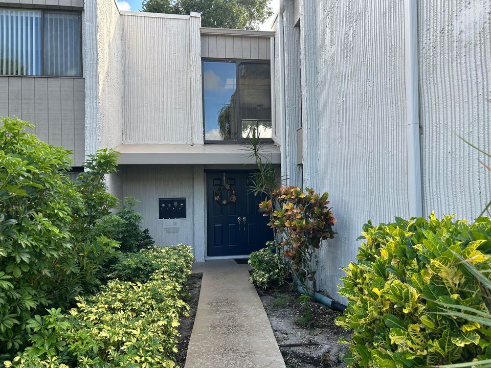 For Rent: $2,350 (2 beds, 2 baths, 1500 Square Feet)