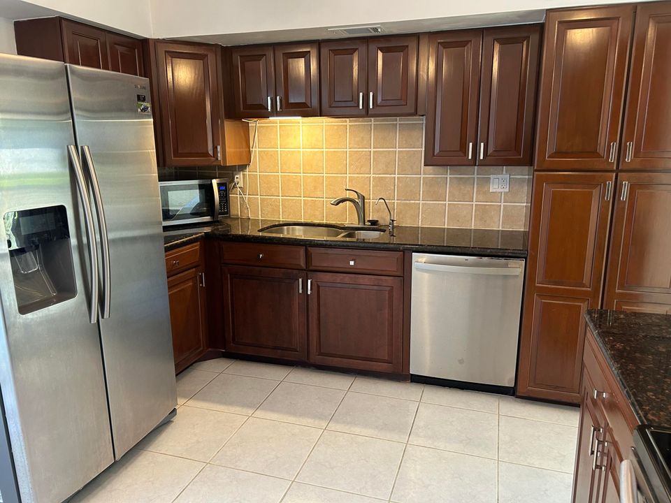 For Rent: $2,350 (2 beds, 2 baths, 1500 Square Feet)