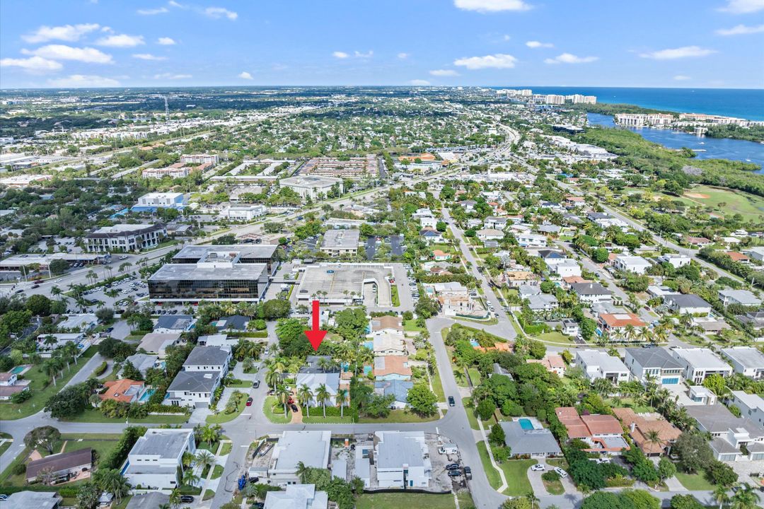 For Sale: $2,499,000 (4 beds, 2 baths, 2218 Square Feet)