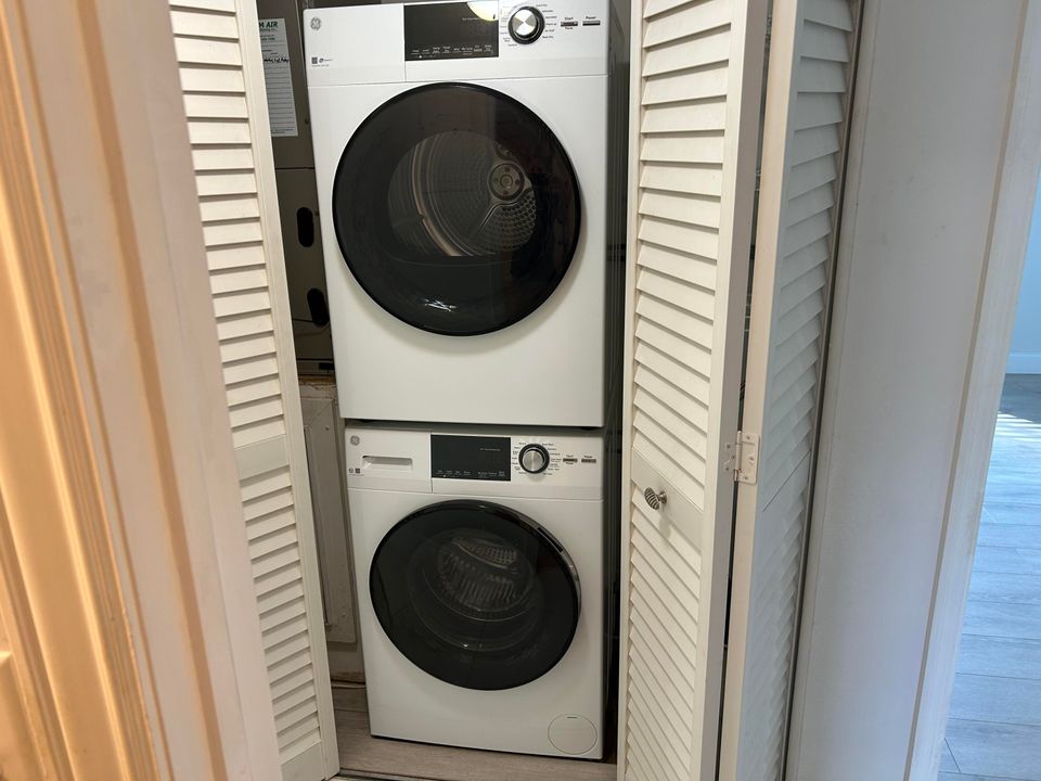 For Rent: $2,350 (2 beds, 2 baths, 1500 Square Feet)