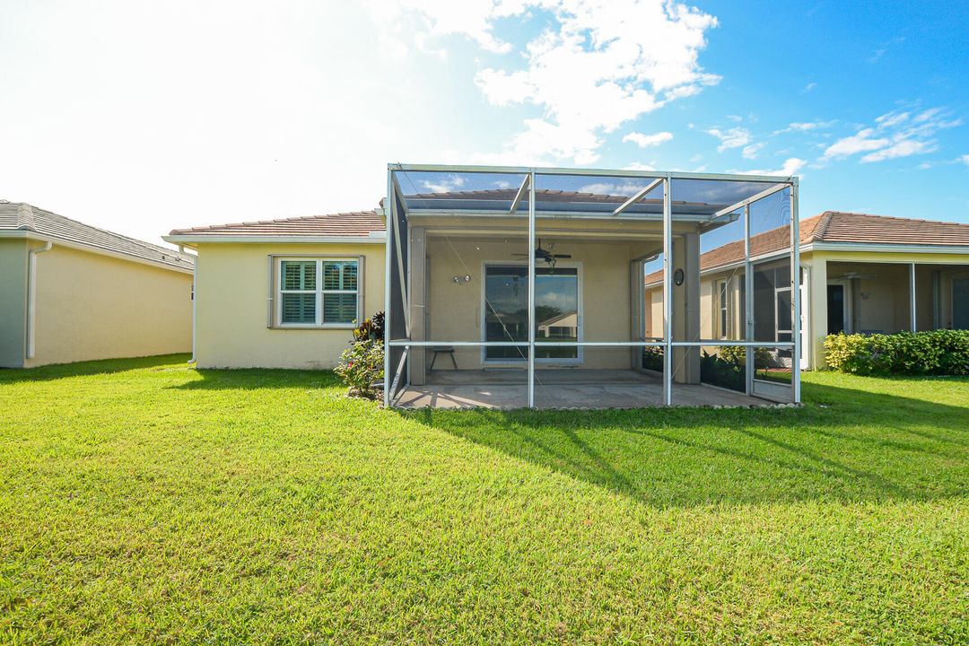 Active With Contract: $325,000 (3 beds, 2 baths, 1684 Square Feet)