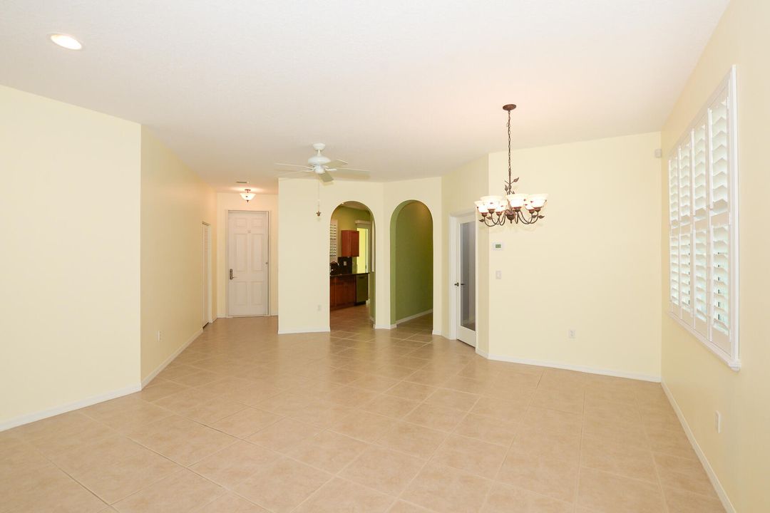 Active With Contract: $325,000 (3 beds, 2 baths, 1684 Square Feet)