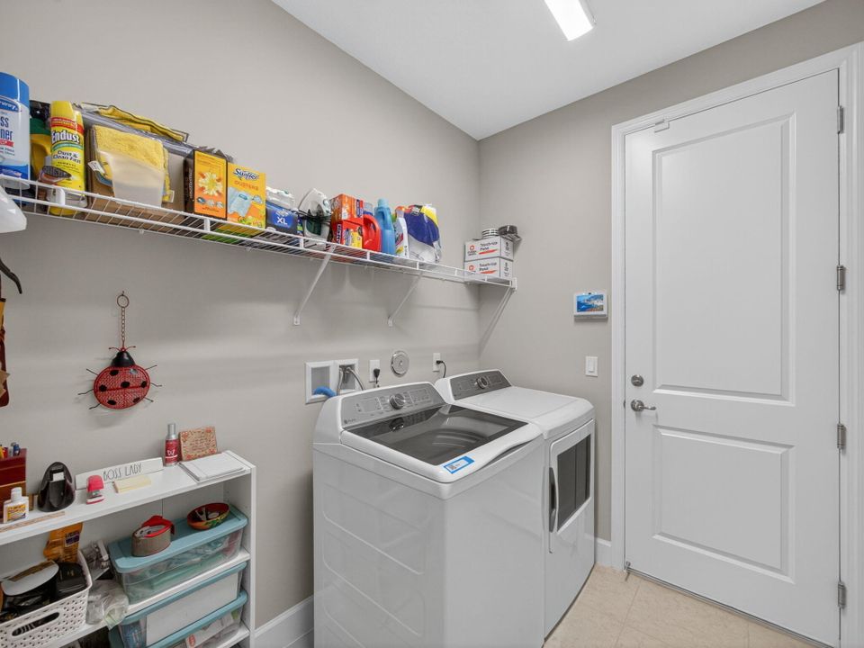 合同活跃: $495,000 (2 贝兹, 2 浴室, 1761 平方英尺)