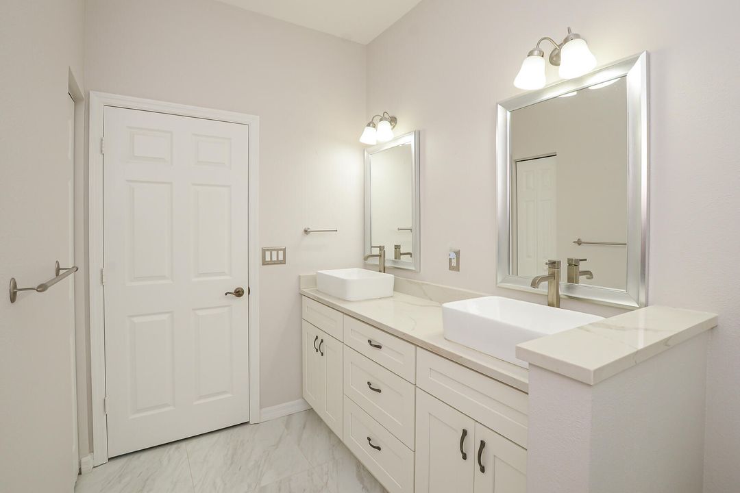 Active With Contract: $325,000 (3 beds, 2 baths, 1684 Square Feet)