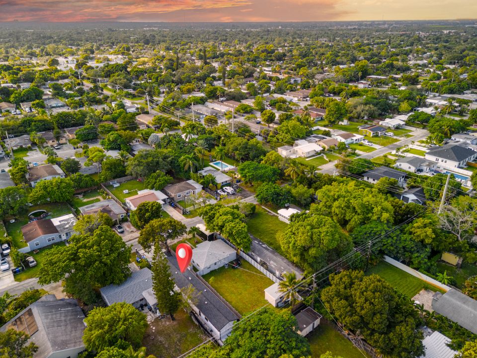 For Rent: $2,400 (2 beds, 2 baths, 1350 Square Feet)