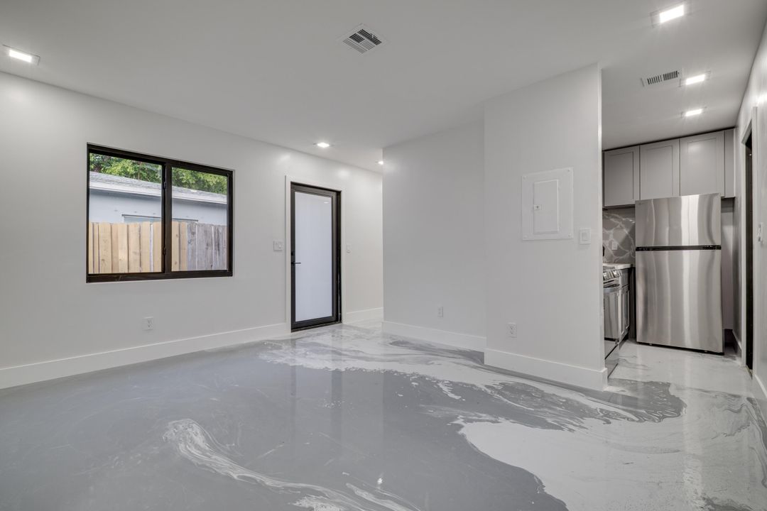 For Rent: $2,400 (2 beds, 2 baths, 1350 Square Feet)