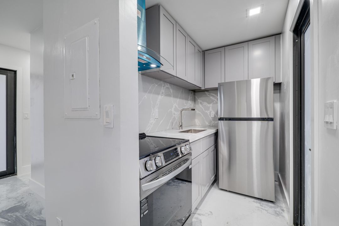 For Rent: $2,400 (2 beds, 2 baths, 1350 Square Feet)