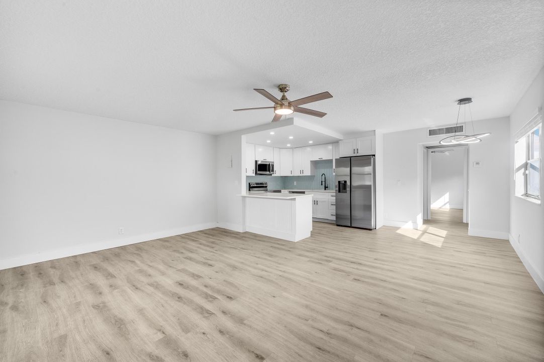 For Rent: $1,495 (1 beds, 1 baths, 720 Square Feet)