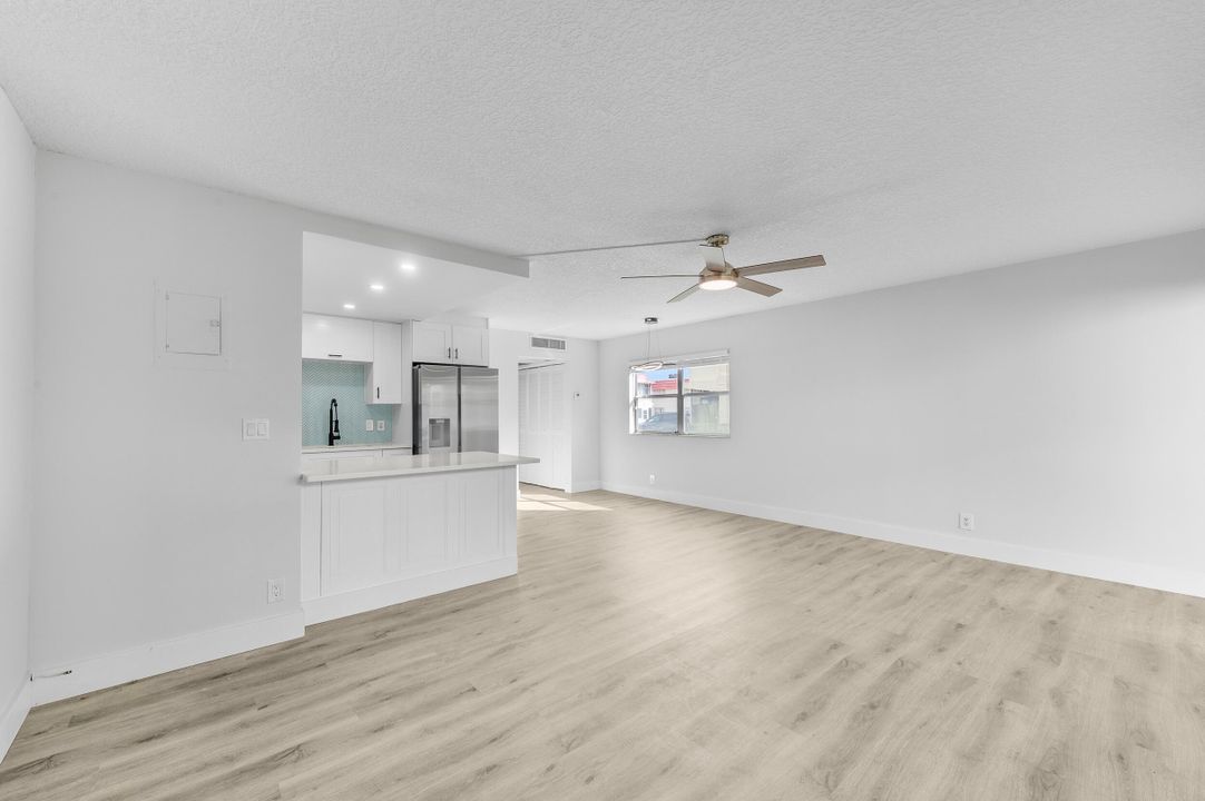 For Rent: $1,495 (1 beds, 1 baths, 720 Square Feet)